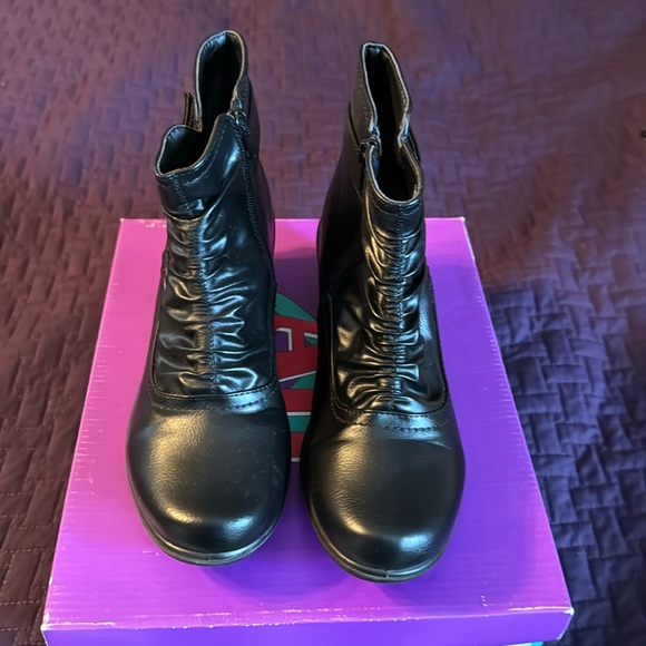 Air Flex Ankle Boots Sz 7.5 NIB - Picture 1 of 7